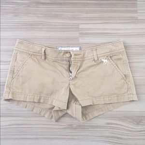 Abercrombie & Fitch low rise (khaki) shorts