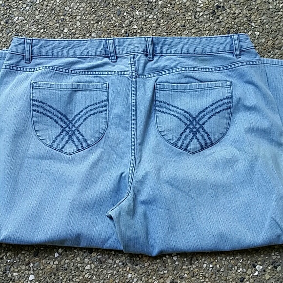 SOLD...SOLD...Mossimo PLUS crop jean - Picture 2 of 4