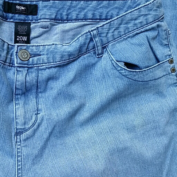 SOLD...SOLD...Mossimo PLUS crop jean - Picture 4 of 4