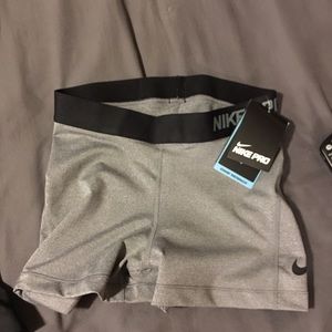 Nike women's pro Sz small