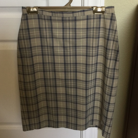 Last discount! 🎉🎉🎉 Size 6 Limited Skirt