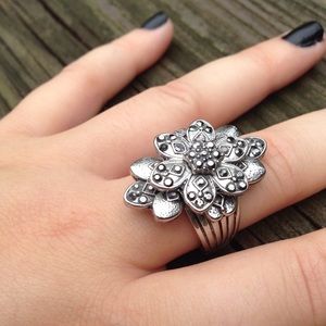 Floral silver tone Ring