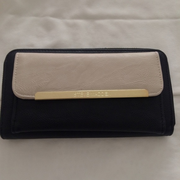 Steve Madden wallet