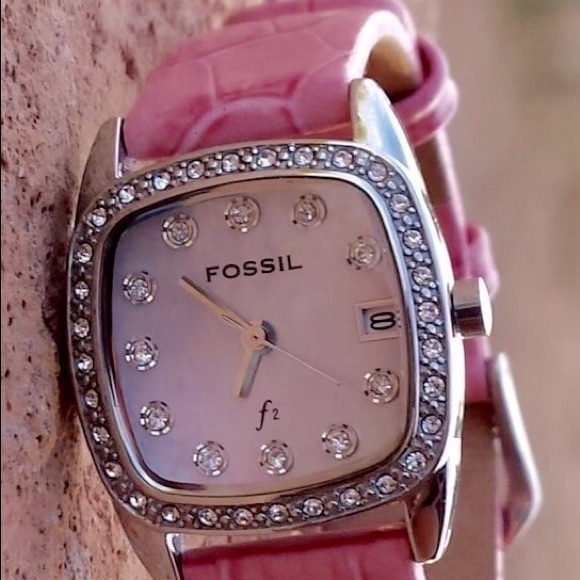 Fossil F2 Pink Leather band Watch - Picture 3 of 4