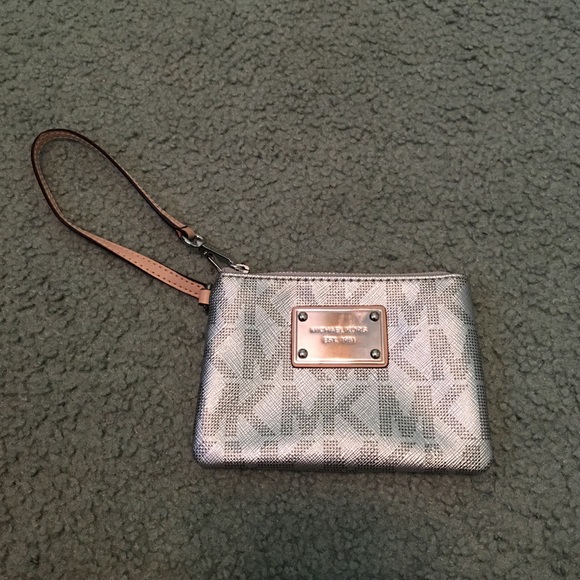 Michael Kors small silver wrist let
