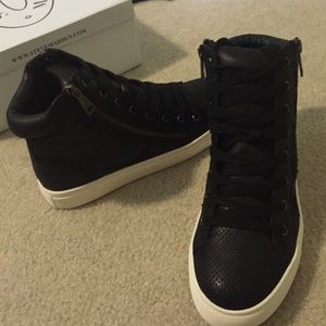 Brand new Steve Madden sneakers