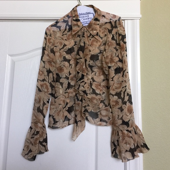 Size 8 INC cute flowery and flowy blouse
