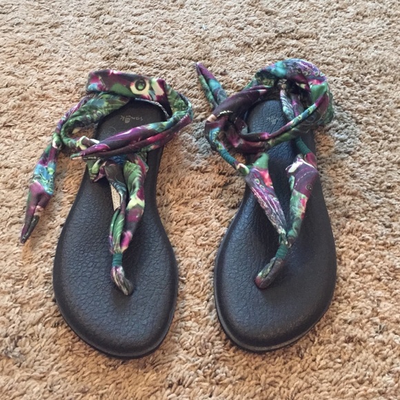 Sanuk yoga sandals