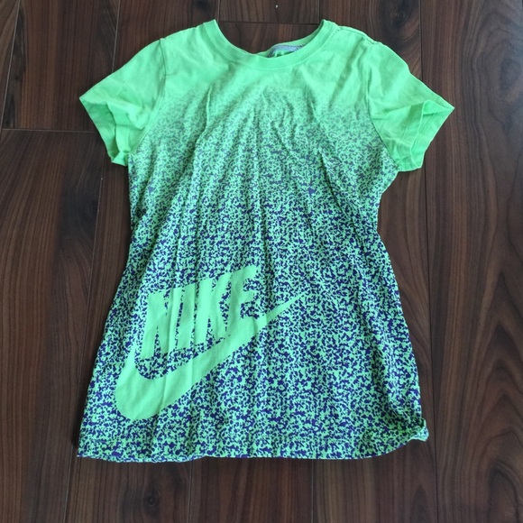 Nike top