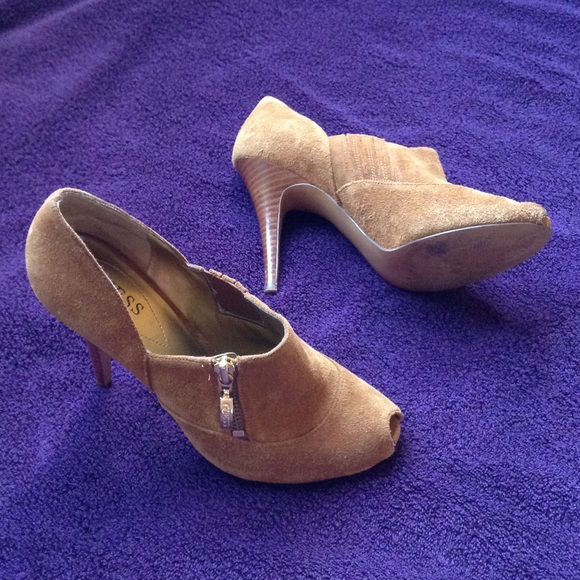 Guess  Marciano heels, leather upper, size 6.5