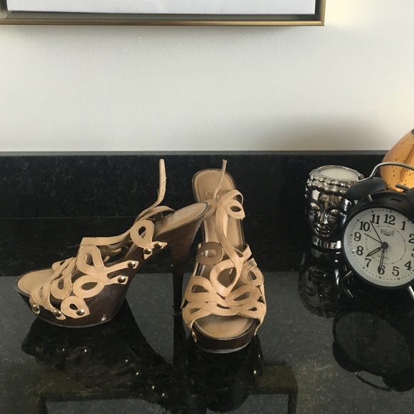 Jessica Simpson nude heels