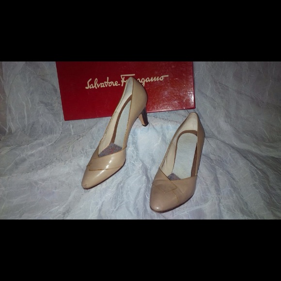 Salvatore Ferragamo Bone/beige heels