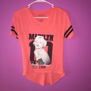 Marilyn Monroe high-low shirt