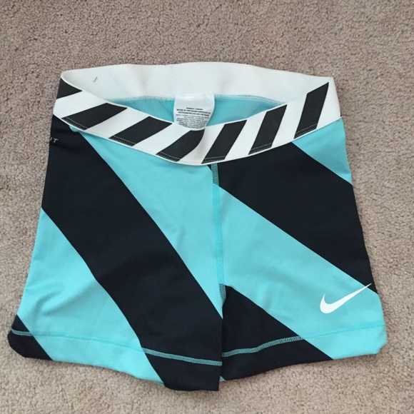 Nike Pants - ⭐️FINAL SALE⭐️NWT size small Nike pro shorts