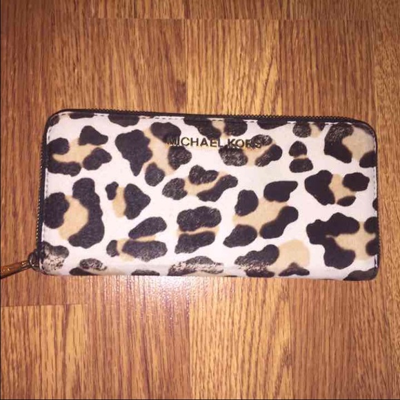 Michael kors wallet