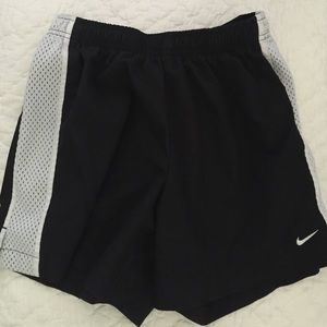 Womens  Black Nike shorts size Small (4/6)