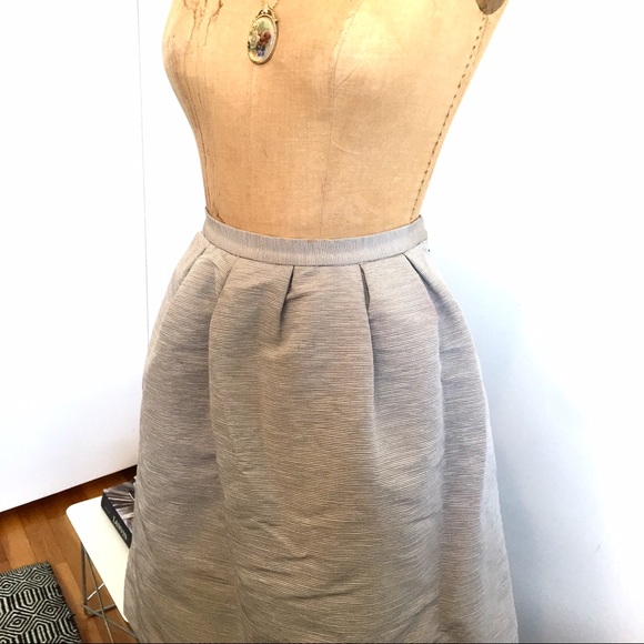 🎈New Arrival 🎈 Structured full skirt. - Picture 1 of 3