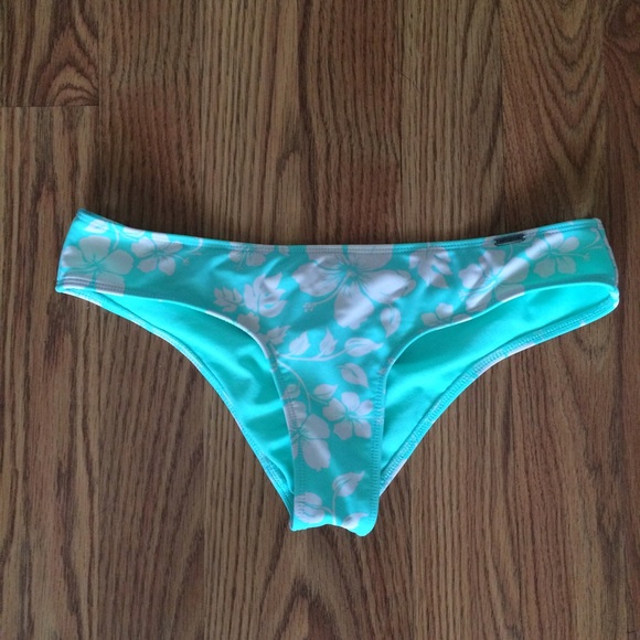 Cheeky Hollister bikini bottoms - Picture 1 of 2
