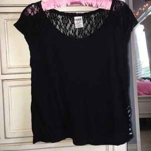 Black vs pink shirt