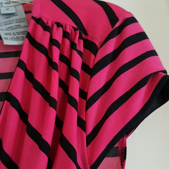 Form fitting classy dress - Picture 4 of 4