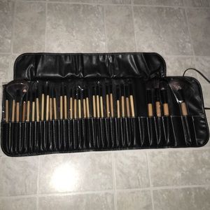 Makeup Brush Set! 31 brushes NEVER BEFORE USED
