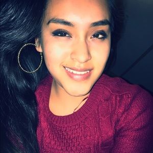 Meet your Posher, Yanet