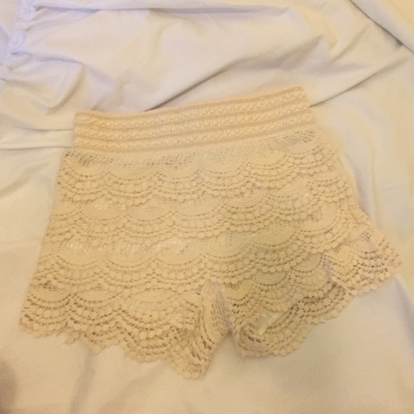 Lace shorts. Like new. 15$