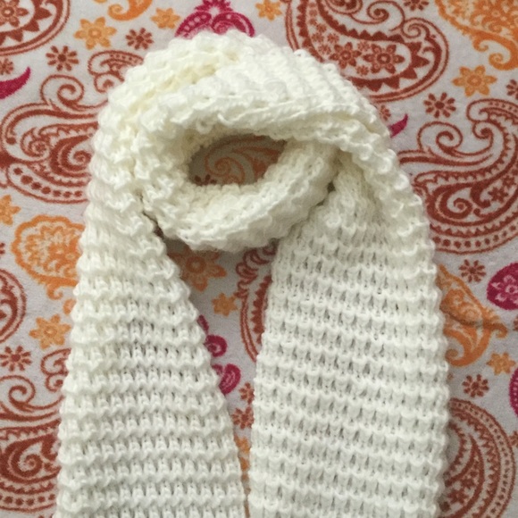 ⚡️💕Cream knit scarf!!
