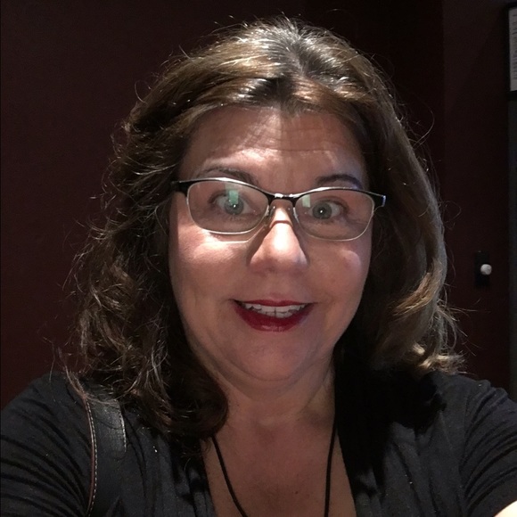 Meet your Posher, Laurie - Picture 1 of 1