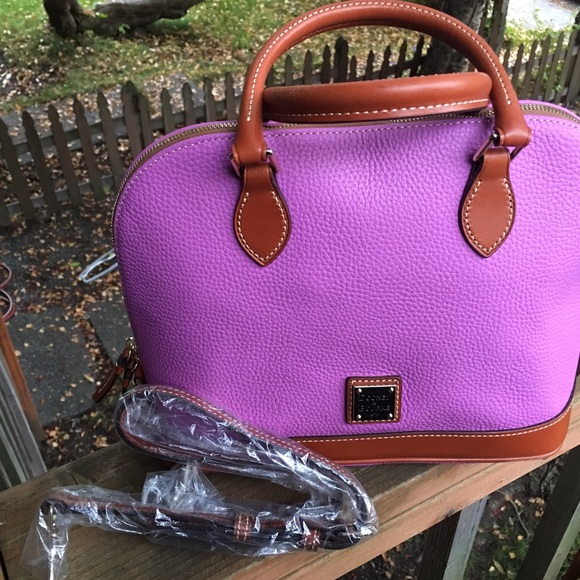 Dooney & Bourke Handbags - ✂️NWT Dooney & Bourke Zip Zip✂️
