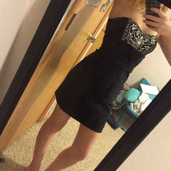 Dress - Picture 3 of 3