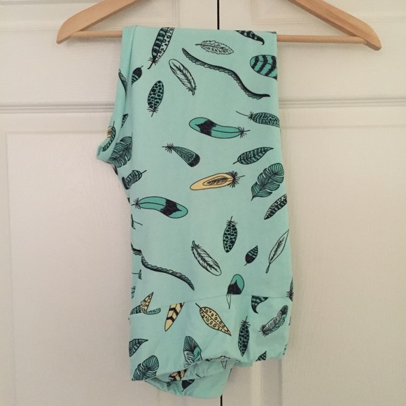 LuLaRoe Leggings - TC Feathers