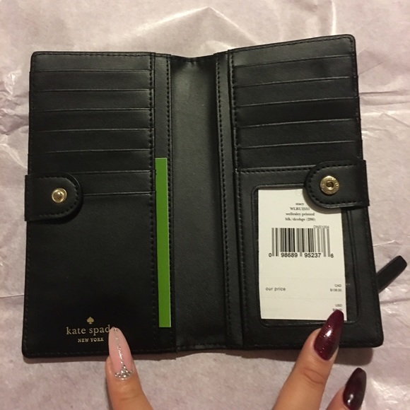 1 hour sale!!!!!  Wallet - Picture 3 of 3