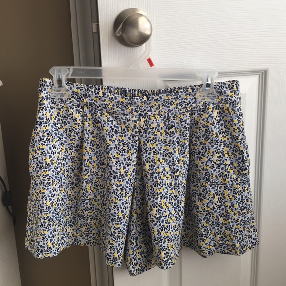 Gap skirt