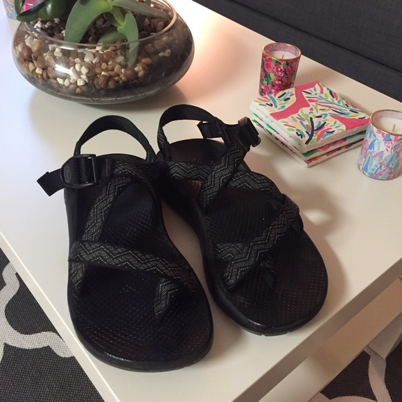 Chacos Size 8.5 Black Zig Zag Pattern