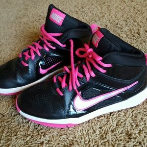 Nike tennis shoes almost brand new