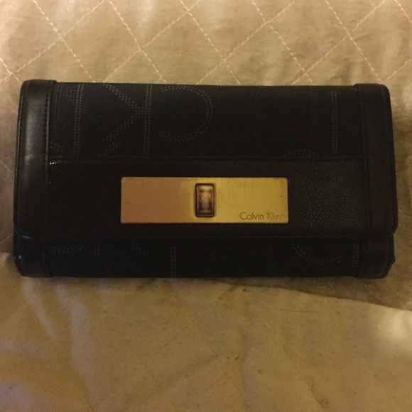 Calvin Klein Checkbook Wallet. - Picture 1 of 2