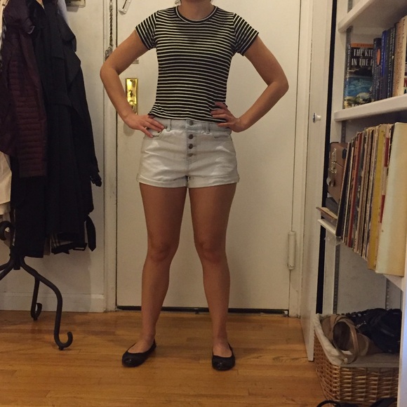 High Waisted Button-Up Jean Shorts - Picture 4 of 4