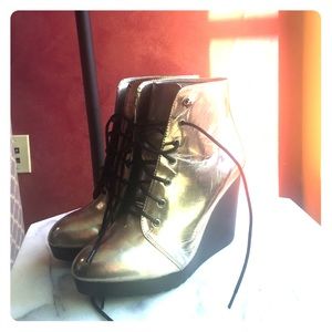 Deena and ozzy metallic wedge booties