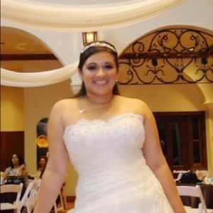 Meet your Posher, Esmeralda