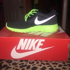 Nike Roshes!