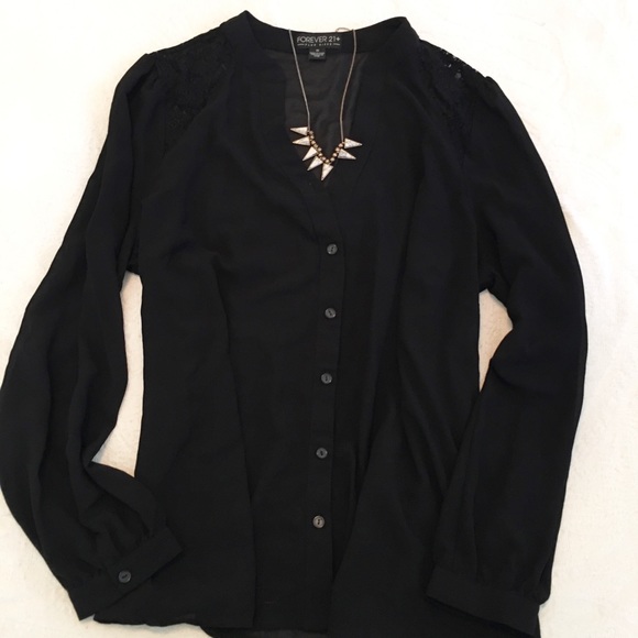 🛍LACY BUTTON UP BLOUSE🛍