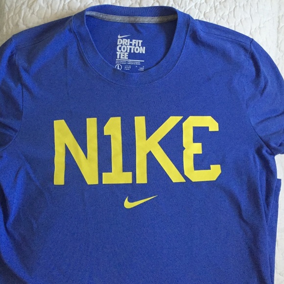 Women's Nike DriFit shirt size Large