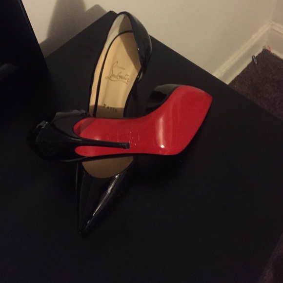 I'm selling my Christian louboutin shoes