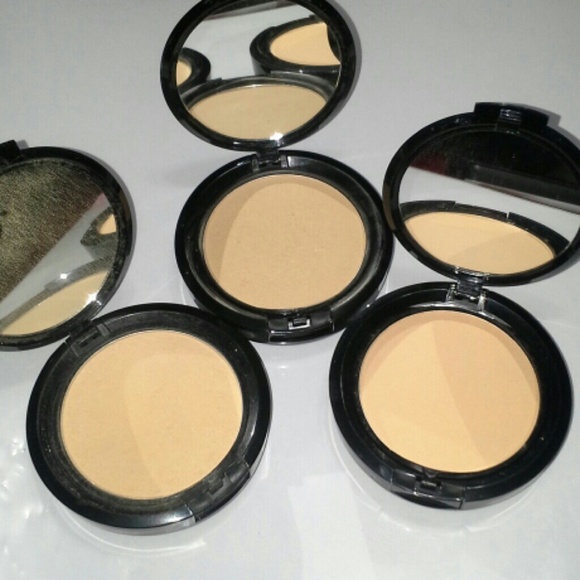 NYX  stay matte but not flatt Powder