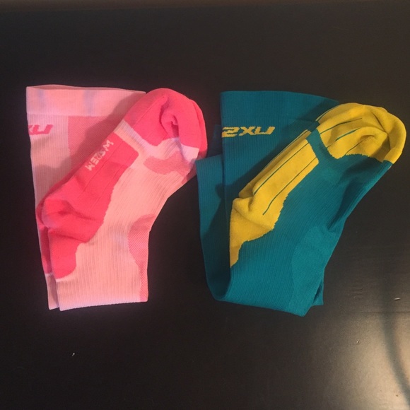 ❗️SOLD❗️NEW women's 2XU running comparison socks.