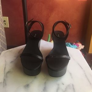 Shoe mint platform sandals