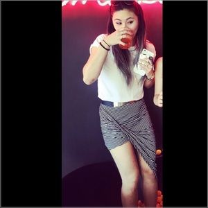 😻Kendall & Kylie Stripes Asymmetrical Skirt