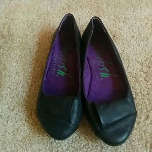 Black Blowfish Flats