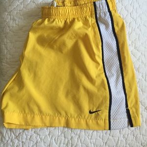 women's Size Medium Nike shorts